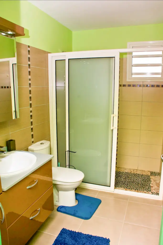 Ti-Pomme Cannelle – Salle de Bain WC